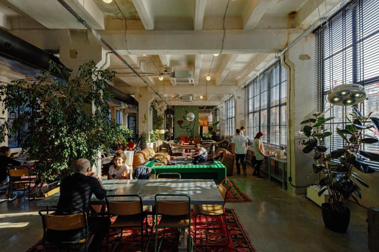 Fabrika &