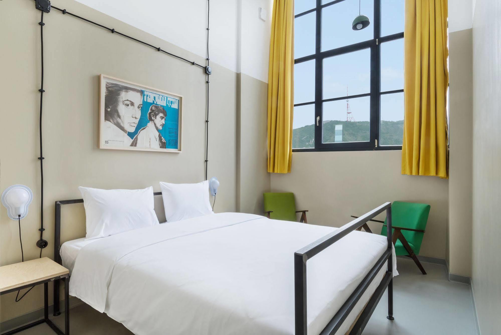 Fabrika & Hotel 2*